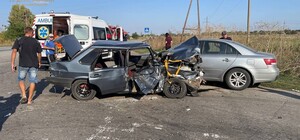 Под Запорожьем столкнулись четыре автомобиля: пострадала 23-летняя девушка