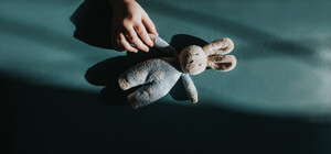 В Кривом Роге женщина продавала порно с собственной дочерью