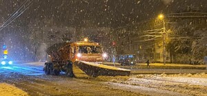 Как в Днепре убирают последствия первого снега