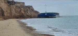 Из-за шторма к берегам Одесской области прибило зерновую баржу