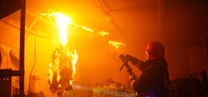 В Одессе горел завод (фото, видео)