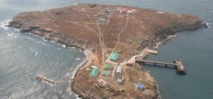 У британській розвідці розповіли, навіщо Росія постійно атакує острів Зміїний