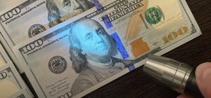 В Харькове на взятке в 55 тысяч долларов задержали работницу налоговой