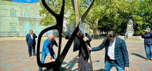 На Думской площади появилась новая скульптура