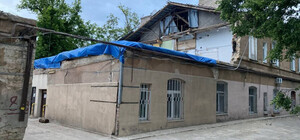 Дом на проспекте Шевченко в Одессе, который повредил дрон, остался без крыши 