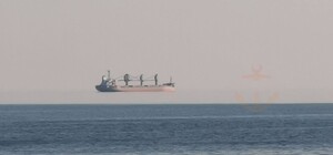 Фата-моргана: в Одессе заметили левитирующее над морем судно (фото)