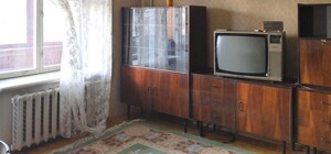 У Львові судили чоловіка, який з вікна багатоповерхівки викинув телевізор