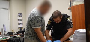 На Одещині військовослужбовці торгували гуманітарними авто