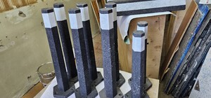 В Одесі вперше в Україні встановили антипаркові стовпчики, які зробили із пластику