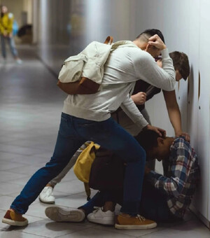 Свидетели избиения: что делать, если не можешь вмешаться, и какое наказание ждет