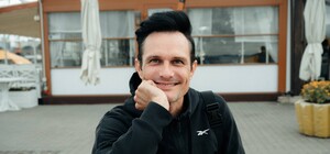 Дом известного в Одессе дирижера пострадал во время вражеской атаки