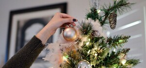 Скільки коштує прикрасити ялинку у Харкові: ціни на новорічні прикраси