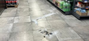 Под Одессой бросили дымовую шашку прямо в АТБ