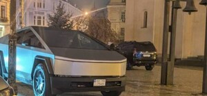 Tesla Cybertruck за 150 000 доларів їздить Києвом
