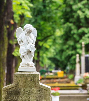 Когда убирать кладбище перед Пасхой: лучшие даты и традиции