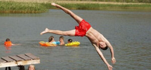 У Дніпрі чоловік після сварки з жінкою розбив авто та стрибнув у річку