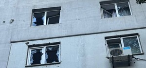 Вечірній удар по Одесі: зазнали пошкоджень будинки й навчальний заклад