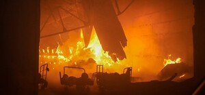 На Одесчине из-за вражеских обстрелов сгорели склады: в атмосферу выброшены сотни тонн вредных веществ