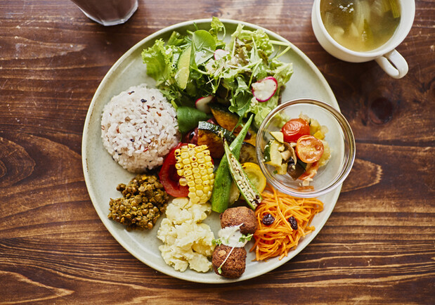 Специалист по пищевым технологиям рассказал, что ИИ создает пищу, которая будет лечить 