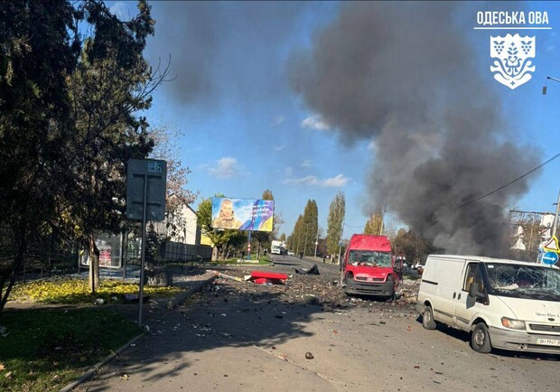 В Черноморске с утра дроны-камикадзе ударили по местному рынку: есть погибшие и раненые. 