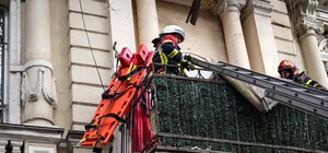 В центре Одессы обрушился балкон с людьми: есть пострадавшие