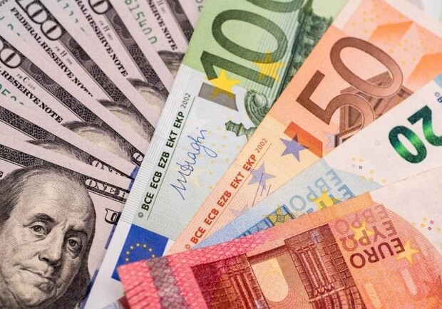 Курс валют в Україні 3 грудня 2025 року: скільки коштує долар та євро - фото
