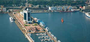 Морські порти Одещини працюють, попри обстріли: у Мінрозвитку розповіли, як забезпечують безпеку