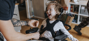 В девяти областях Украины детям с инвалидностью выплатят по 6500 грн: что известно о помощи