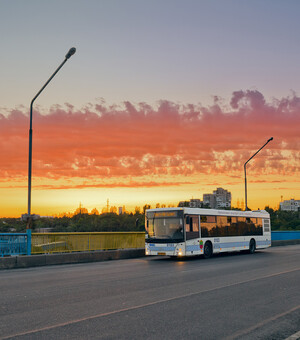 Як курсуватиме транспорт до кладовищ у Запоріжжі в поминальні дні: розклад і маршрути