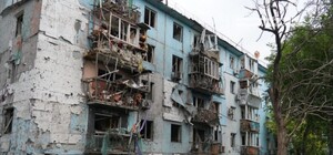 Росіяни скинули на Запоріжжя п'ять КАБів: десятки постраждалих, пошкоджені будинки та медзаклад