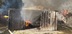 Горять гаражі та автівки, загинула людина: наслідки обстрілу Одеси (оновлено)