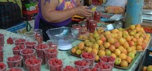 Заоблачные цены вынудили запорожцев заменить малину… кабачками