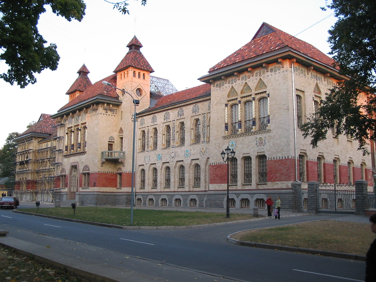 Полтавский краеведческий музей - фото