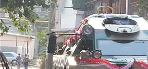 В Одессе молодожены катались по городу на боевой разведывательной машине