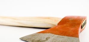 В Луганской области мужчина зарубил товарища и бросил тело в подвал