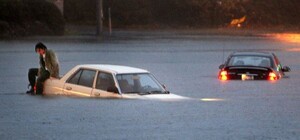 Киевлянам продают утопленные машины из США