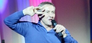 Цени новый хит: Черновецкий спел для жены новую песню