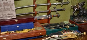 Оружие, изъятое в доме запорожского коллекционера, нашли в особняке экс-прокурора Пшонки