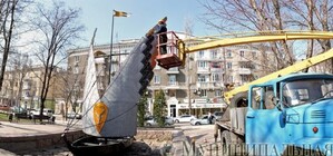 “Рекам Донбасса” озолотили крылья: донецкий фонтан преобразился к весне