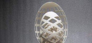 Мебельщик из Харькова создает из яиц бра и сувениры