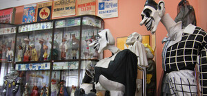 Юбилей харьковского Музея театральных кукол: 90-летняя пионерка Нюра отдыхает на пенсии, а черт курит на сцене