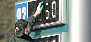 Чому нафтотрейдери не знижують вартості пального на АЗС