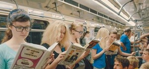 Читай в метро: в подземке откроются полки для буккроссинга