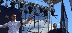 Видеофакт: братья Кличко устроили зарядку вместе с киевлянами