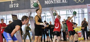 Фоторепортаж: В Запорожье прошли соревнования патриотов-силачей