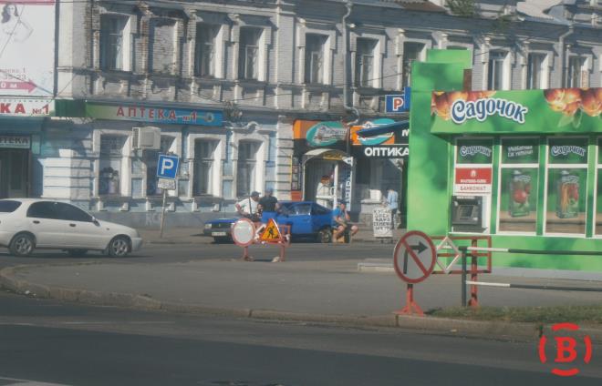 Новость - События - В Полтаве закрыли улицу Чапаева, но водители на это не обращают внимания