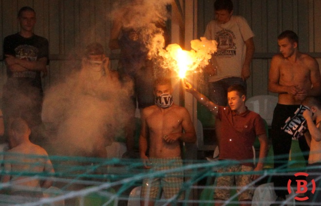 Новость - События - В Полтаве дым и петарда чуть не сорвали футбольный матч
