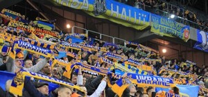 Як львів'яни боролись за квитки на футбол (відео)