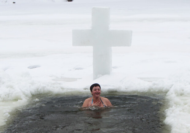 Новость - События - Фотофакты: как полтавчане ныряли в крещенскую прорубь