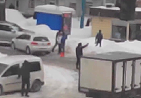 Новость - События - В центре Полтавы водитель вышел сам регулировать движение после ДТП